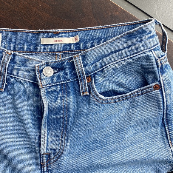 LEVI Wedgie Jeans - Picture 6 of 9